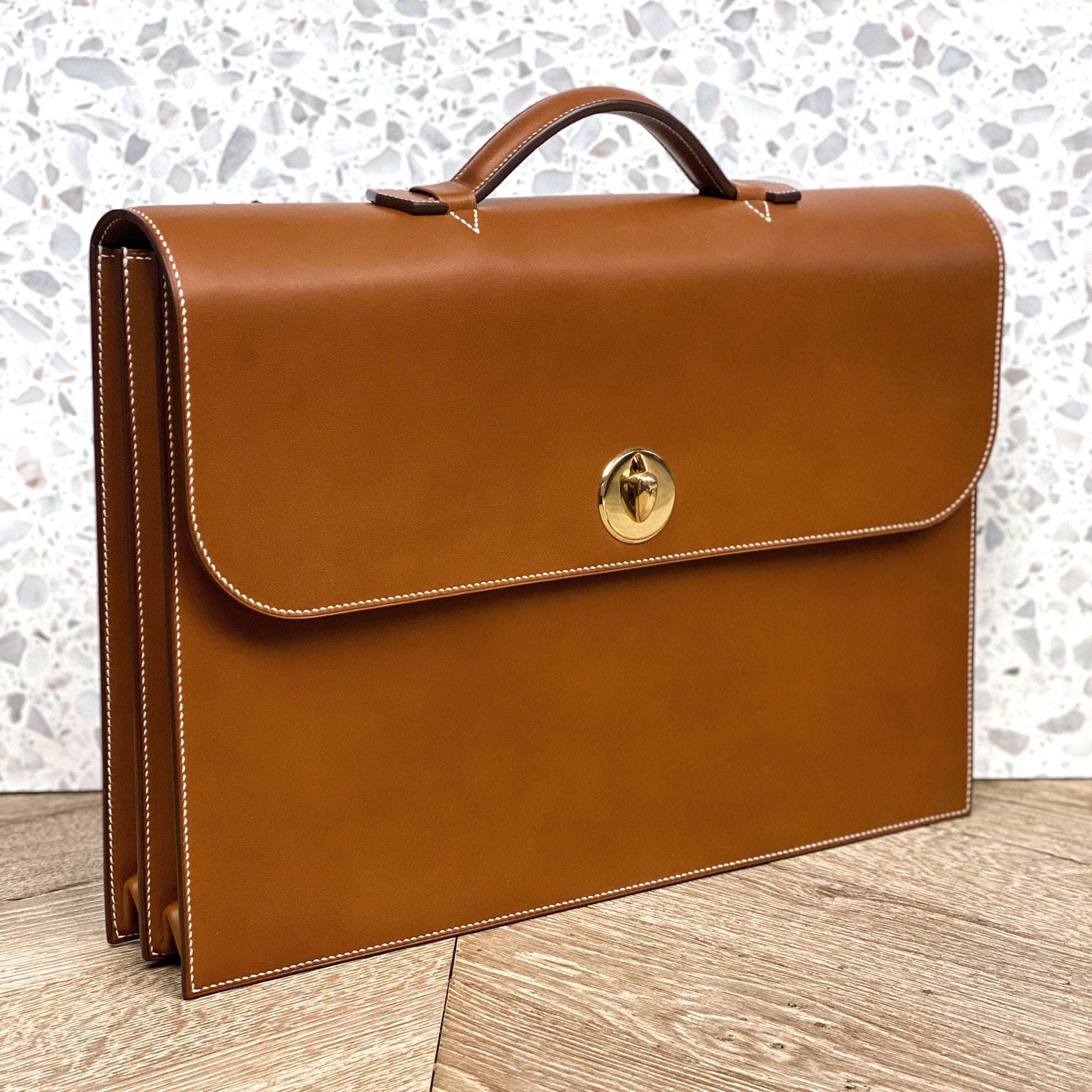 The Hackney Briefcase | Peter Nitz